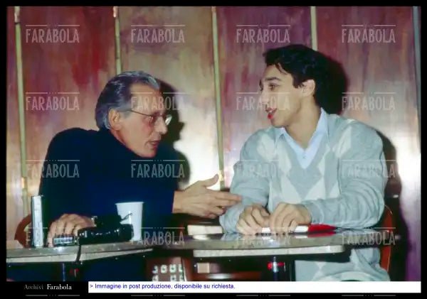 Enzo Jannacci e il figlio Paolo nel loro locale Il Bolgia Umana, 1994 - Farabola Immagine digitale