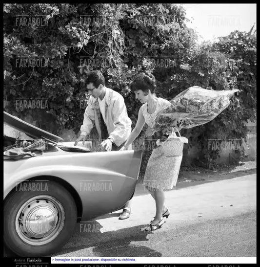 Enzo Jannacci e la moglie Giuliana Orefice, Versilia, 1968 - Farabola Immagine digitale