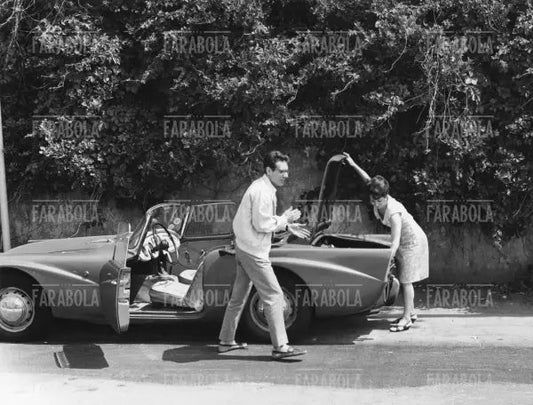 Enzo Jannacci e la moglie in Versilia, 1968 - Farabola Immagine digitale