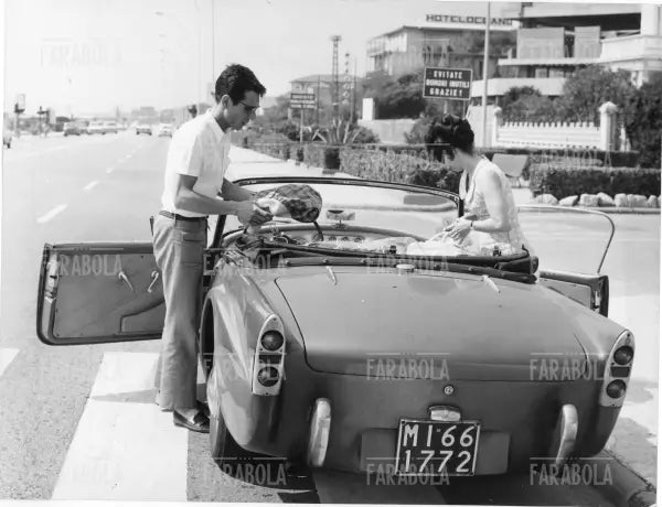 Enzo Jannacci e la moglie in Versilia, 1968 - Farabola Immagine digitale
