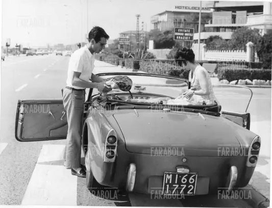 Enzo Jannacci e la moglie in Versilia, 1968 - Farabola Immagine digitale
