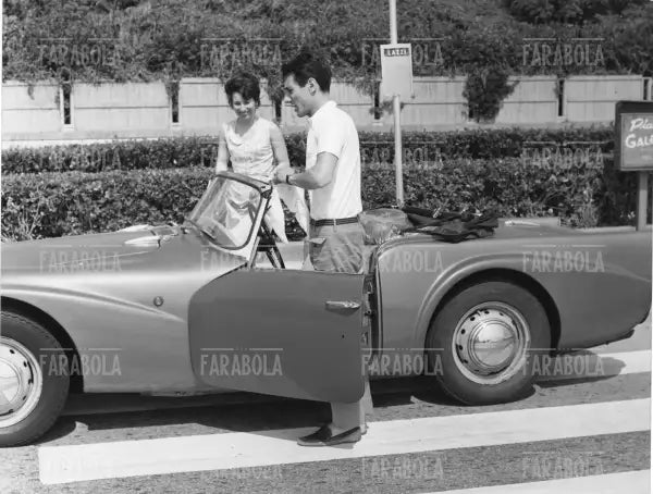 Enzo Jannacci e la moglie in Versilia, 1968 - Farabola Immagine digitale