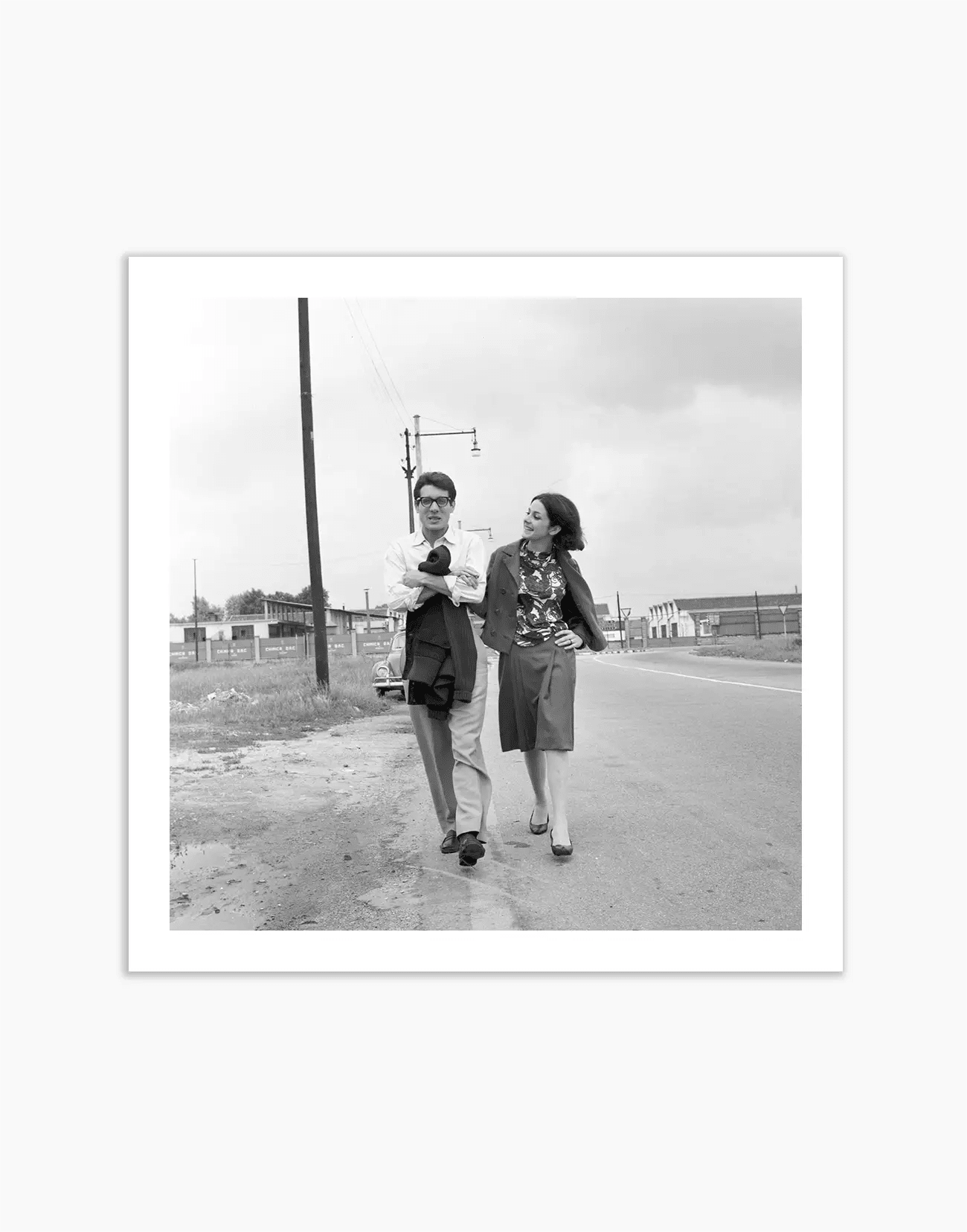 Enzo Jannacci e Renza Corbani a passeggio, 1964 - Farabola WhiteWall App Product