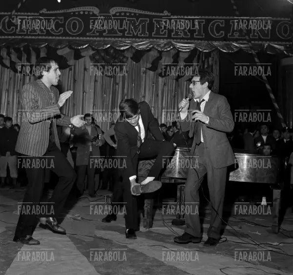 Enzo Jannacci, Gianni Morandi e Adriano Celentano, serata benefica a Milano, 1969 - Farabola Immagine digitale