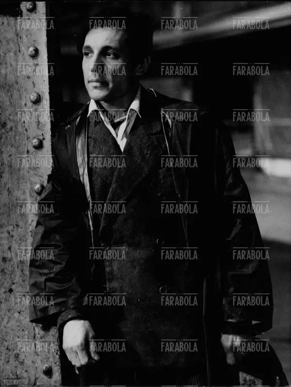 Enzo Jannacci in una scena del film Le Coppie, 1970 - Farabola Immagine digitale
