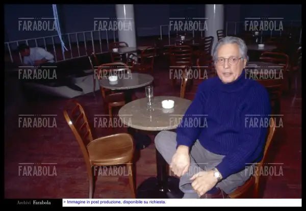 Enzo Jannacci nel suo locale Il Bolgia Umana, 1994 - Farabola Immagine digitale