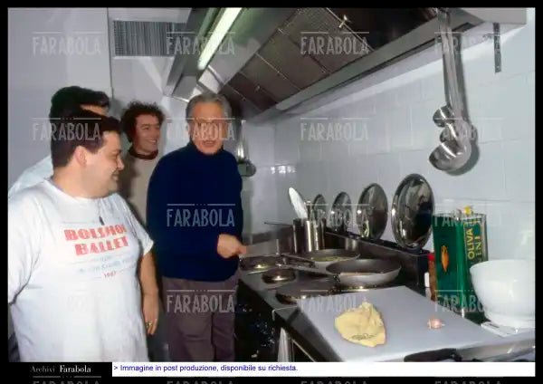 Enzo Jannacci nel suo locale Il Bolgia Umana, 1994 - Farabola Immagine digitale