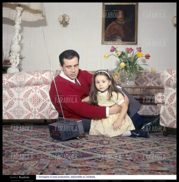 Enzo Tortora con la figlia Silvia, 1966 - Farabola Immagine digitale