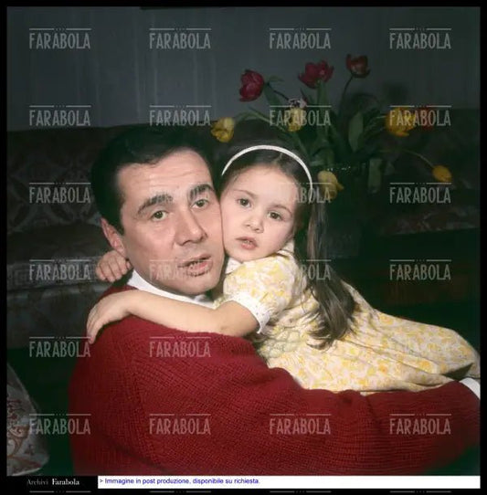 Enzo Tortora con la figlia Silvia, 1966 - Farabola Immagine digitale
