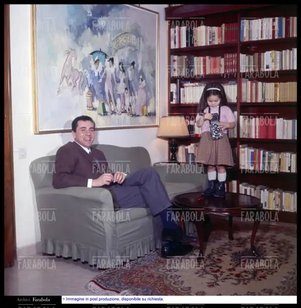 Enzo Tortora con la figlia Silvia, 1966 - Farabola Immagine digitale