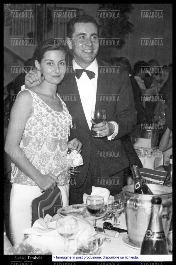 Enzo Tortora con la moglie, Saint Vincent, 1965 - Farabola Immagine digitale