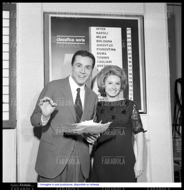 Enzo Tortora e Graziella Antonioli, La Domenica Sportiva, 1966 - Farabola Immagine digitale