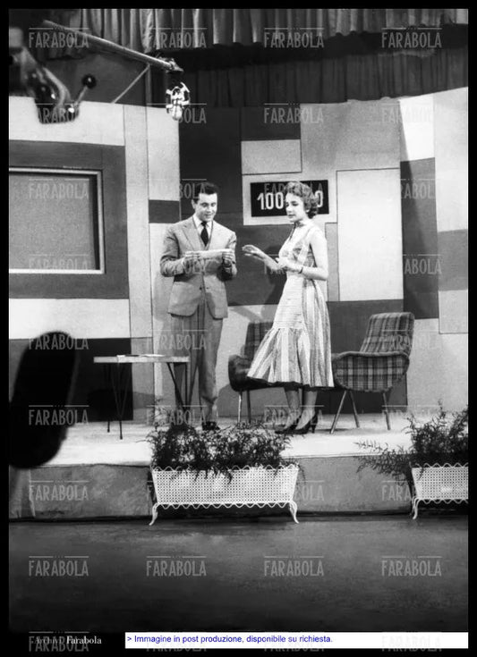 Enzo Tortora e la concorrente De Filippis, Telematch, 1957 - Farabola Immagine digitale