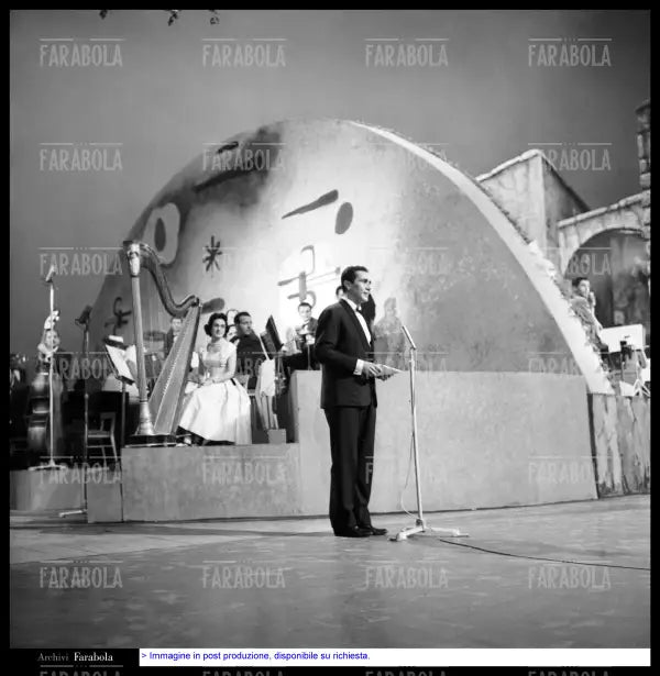 Enzo Tortora, Festival della canzone napoletana, 1958 - Farabola Immagine digitale