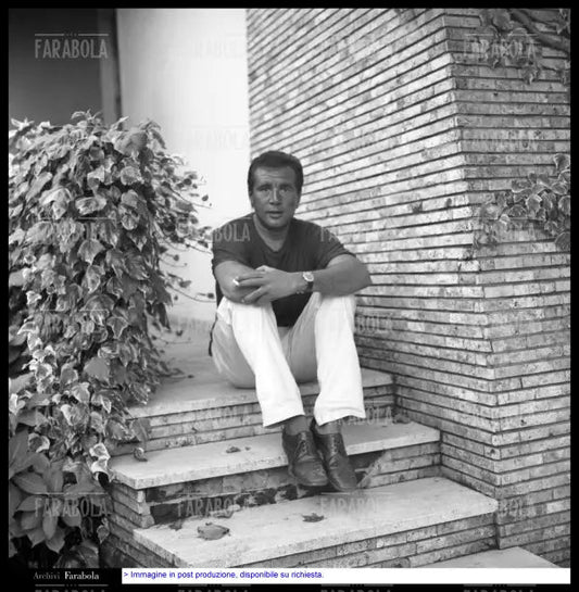 Enzo Tortora in vacanza, Fiumetto, 1964 - Farabola Immagine digitale
