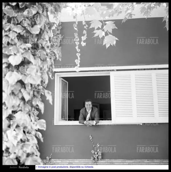 Enzo Tortora in vacanza, Fiumetto, 1964 - Farabola Immagine digitale