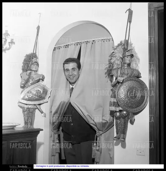 Enzo Tortora nella sua casa, Roma, 1966 - Farabola Immagine digitale