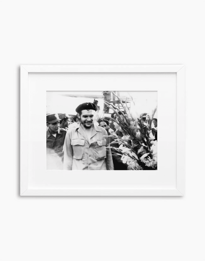 Ernesto Che Guevara, 1960 — stampa fine art con cornice bianca