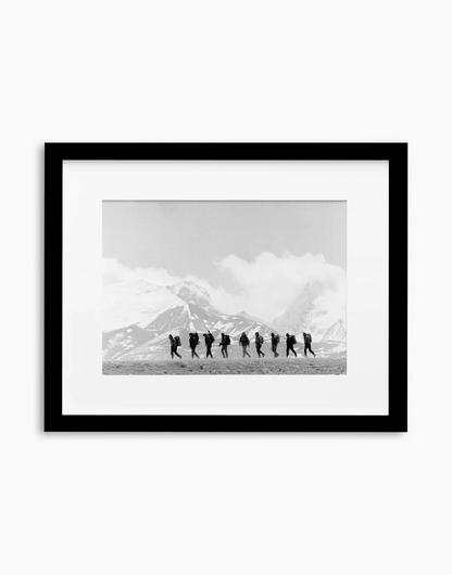 Escursione sull'Himalaya, 1980 — stampa fine art con cornice nera