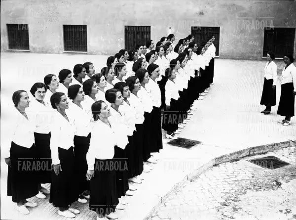 Esercizio collettivo di maestre, Roma, 1935 - Farabola Immagine digitale