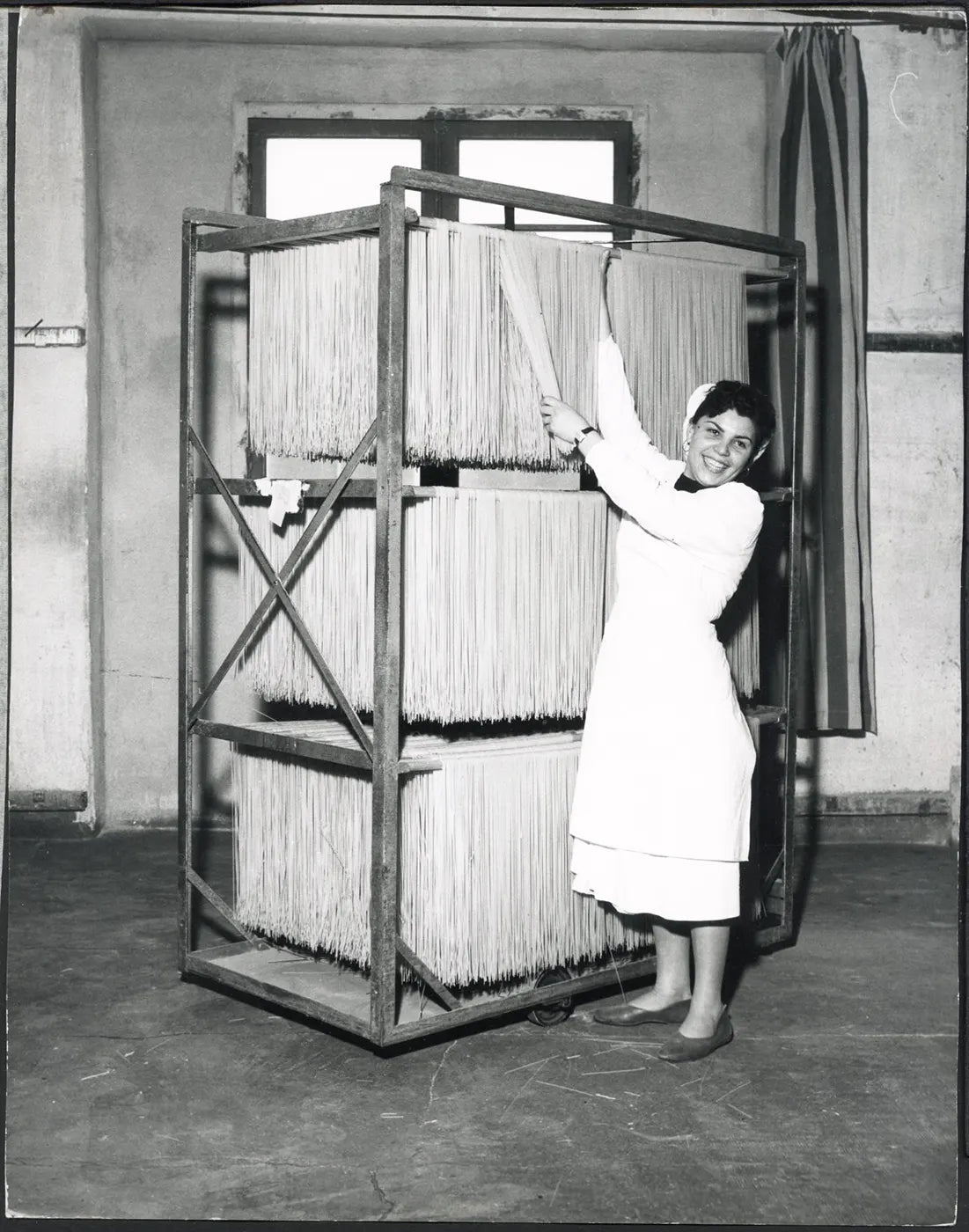 Essicatura degli spaghetti anni 50 Ft 37514 - Stampa 24x30 cm - Farabola Stampa ai sali d'argento