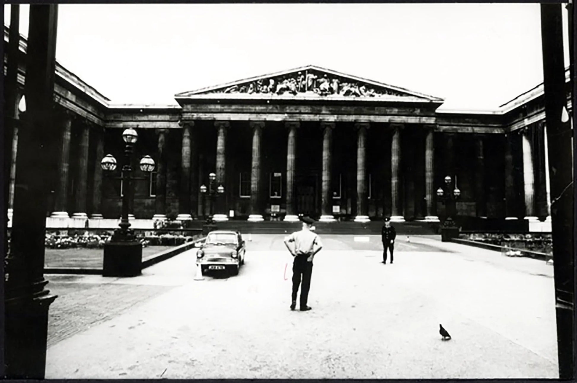 Esterno del British Museum anni 70 Ft 38039 - Stampa 24x15 cm - Farabola Stampa ai sali d'argento