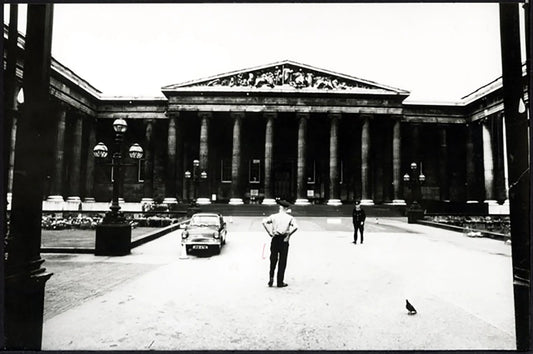 Esterno del British Museum anni 70 Ft 38039 - Stampa 24x15 cm - Farabola Stampa ai sali d'argento