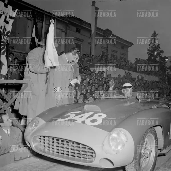 Eugenio Castellotti su Ferrari 290 MM, Mille Miglia, 1956 - Farabola Immagine digitale