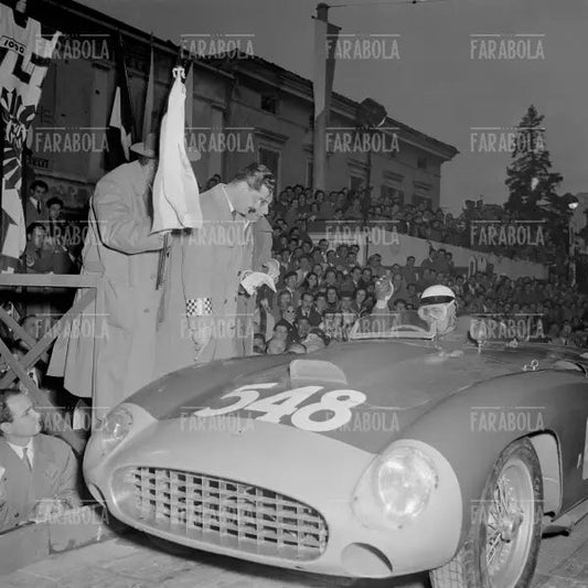Eugenio Castellotti su Ferrari 290 MM, Mille Miglia, 1956 - Farabola Immagine digitale