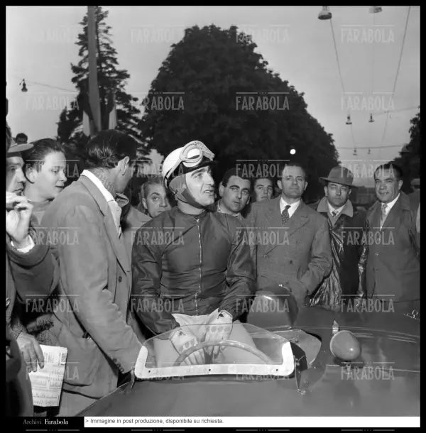 Eugenio Castellotti su Ferrari 290MM Scaglietti, Mille Miglia, 1956 - Farabola Immagine digitale
