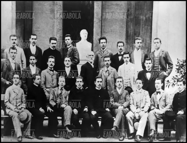 Eugenio Pacelli, futuro Pio XII, con i compagni di classe, 1891 - Farabola Immagine digitale