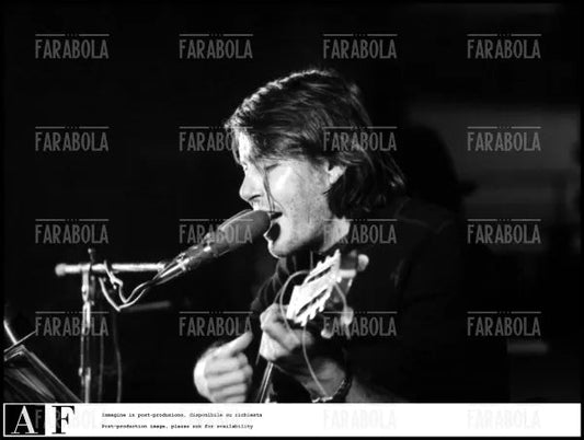 Fabrizio De André in concerto, Milano, 1975 - Farabola Immagine digitale