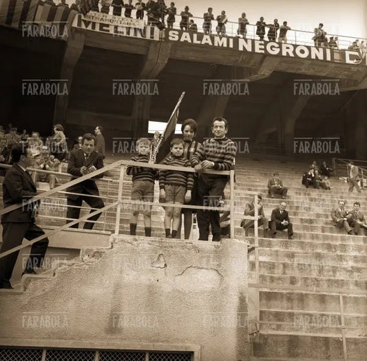 Famiglia allo stadio, Inter vs Sampdoria, 1966 - Farabola Immagine digitale
