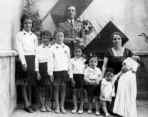 Famiglia numerosa premiata, 1935 - Farabola Immagine digitale