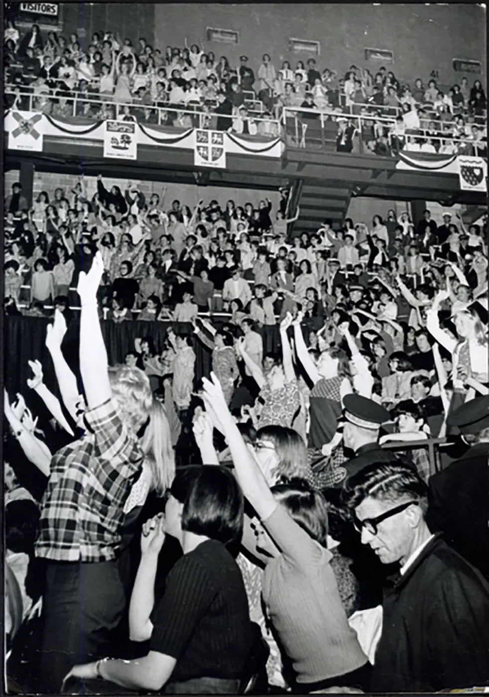 Fan al concerto dei Monkees anni 60 Ft 37202 - Stampa 24x18 cm - Farabola Stampa ai sali d'argento