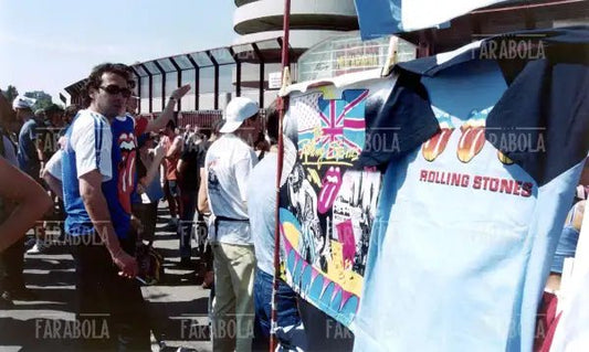 Fan al concerto dei Rolling Stones a San Siro, Milano, 2003 - Farabola Immagine digitale
