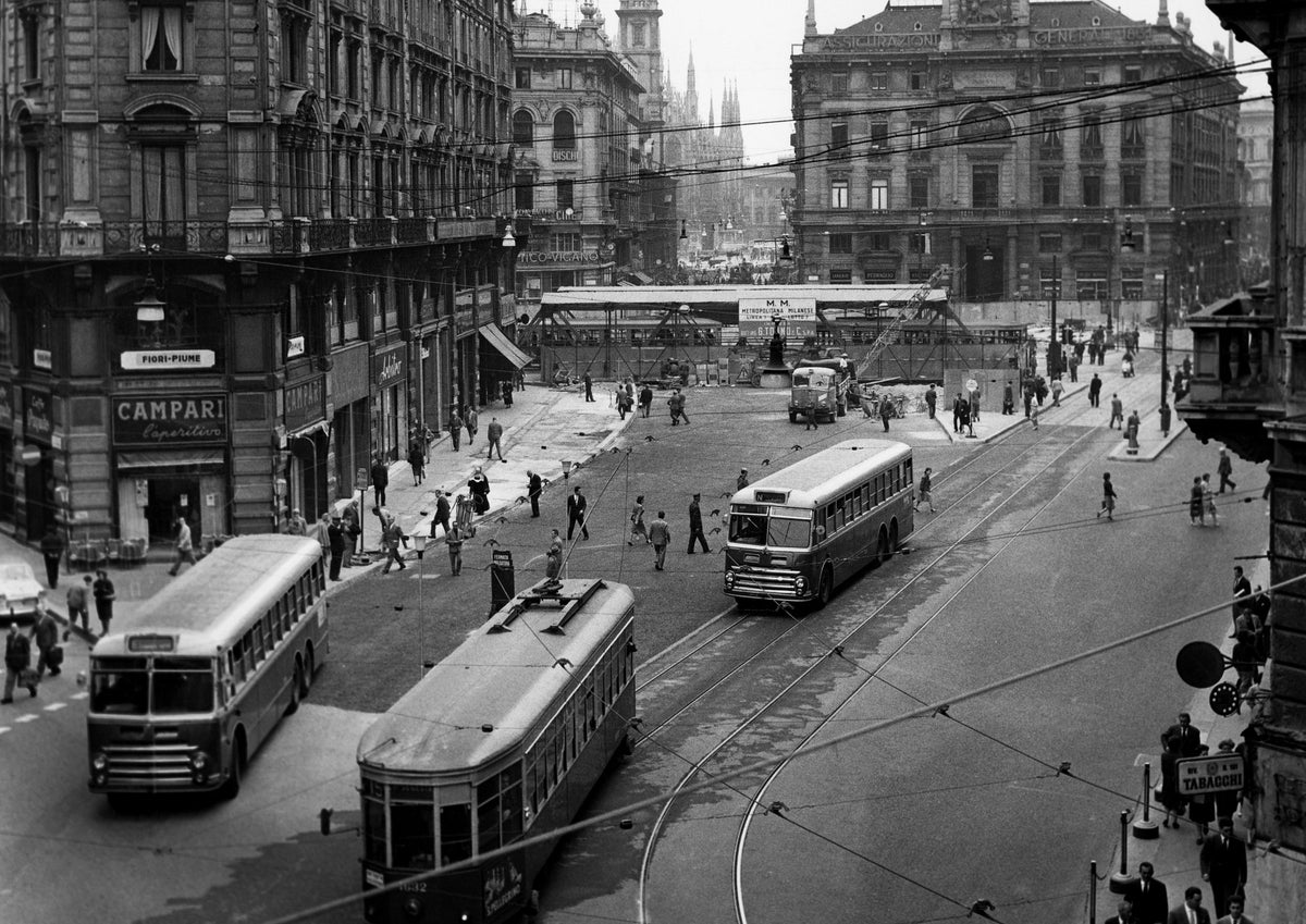 Piazza Cordusio, Milano, 11 maggio 1960