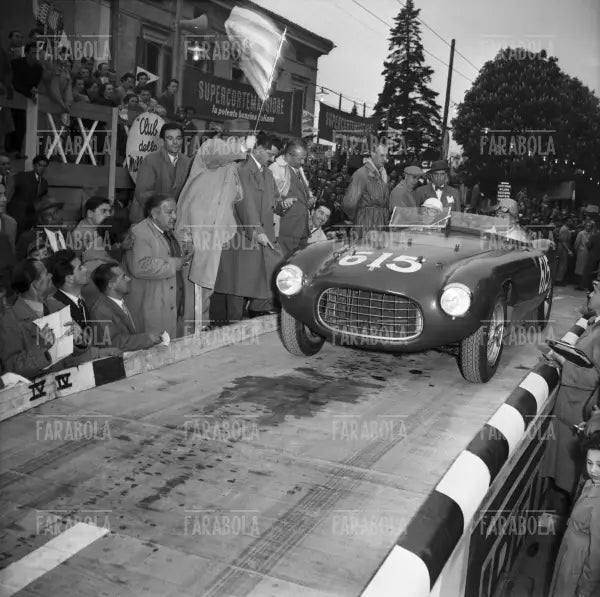 Farina e Parenti su Ferrari 340 MM, Mille Miglia, 1953 - Farabola Immagine digitale