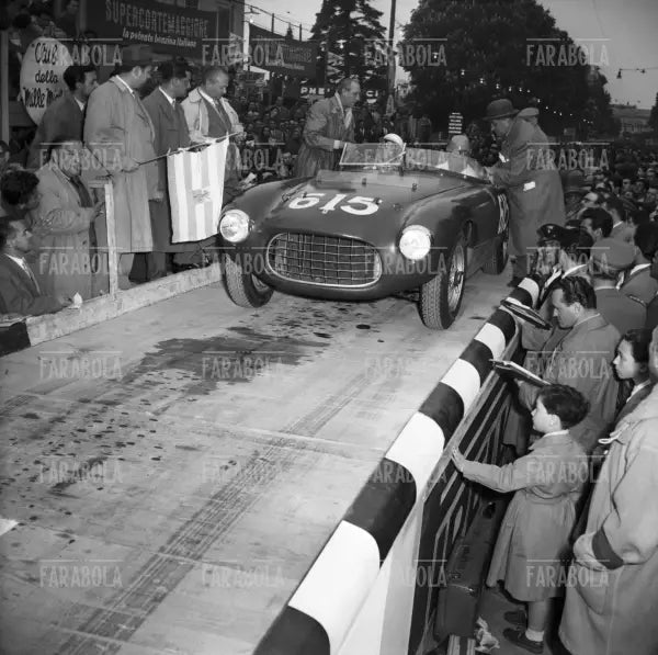 Farina e Parenti su Ferrari 340 MM, Mille Miglia, 1953 - Farabola Immagine digitale