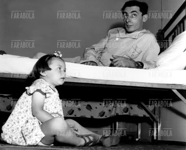 Fausto Coppi con la figlia, 1950 - Farabola Immagine digitale