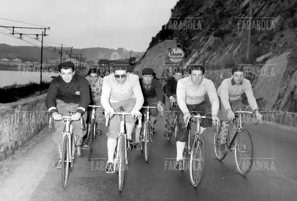 Fausto Coppi si allena in Riviera Ligure, 1953 - Farabola Immagine digitale