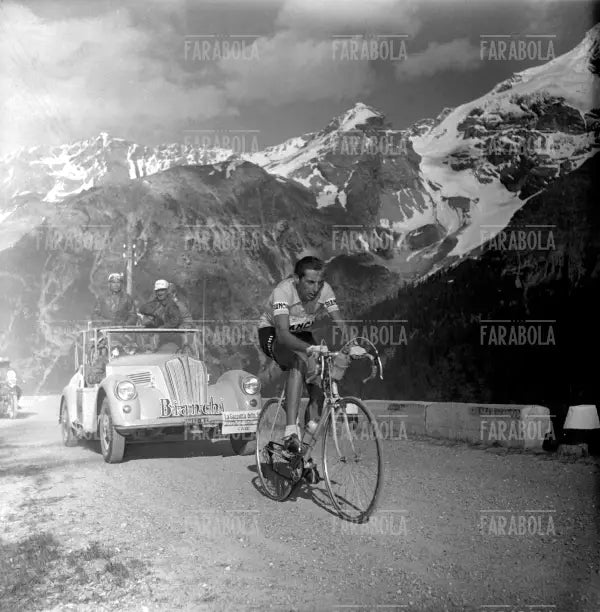 Fausto Coppi sullo Stelvio, Giro d'Italia, 1953 - Farabola Immagine digitale
