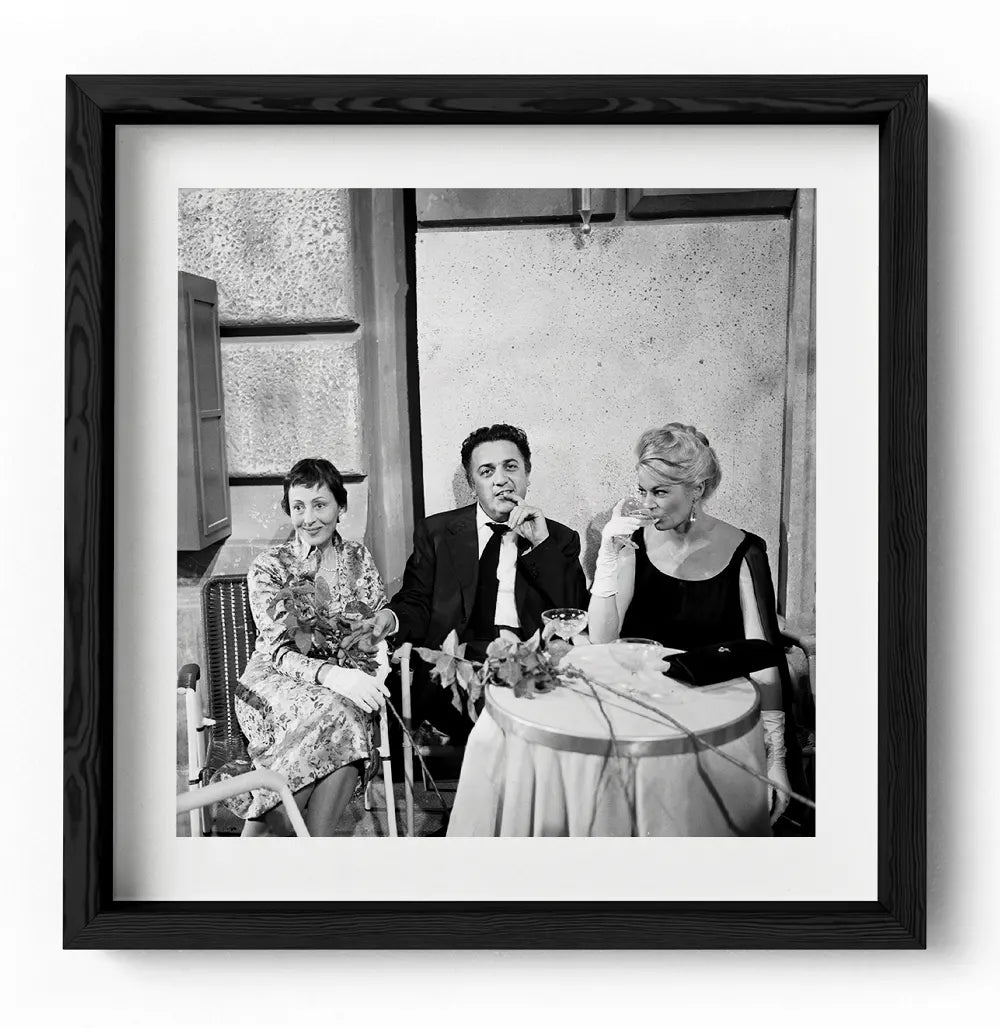 Federico Fellini sul set de La Dolce Vita, 1959 - Farabola Fotografia