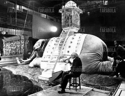 Federico Fellini sul set del film Intervista, 1987 - Farabola Immagine digitale