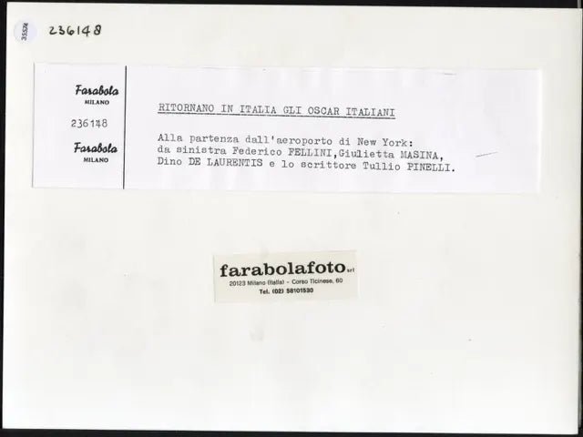 Fellini e Masina con gli Oscar 1957 Ft 35574 - Stampa 24x18 cm - Farabola Stampa ai sali d'argento (anni 90)