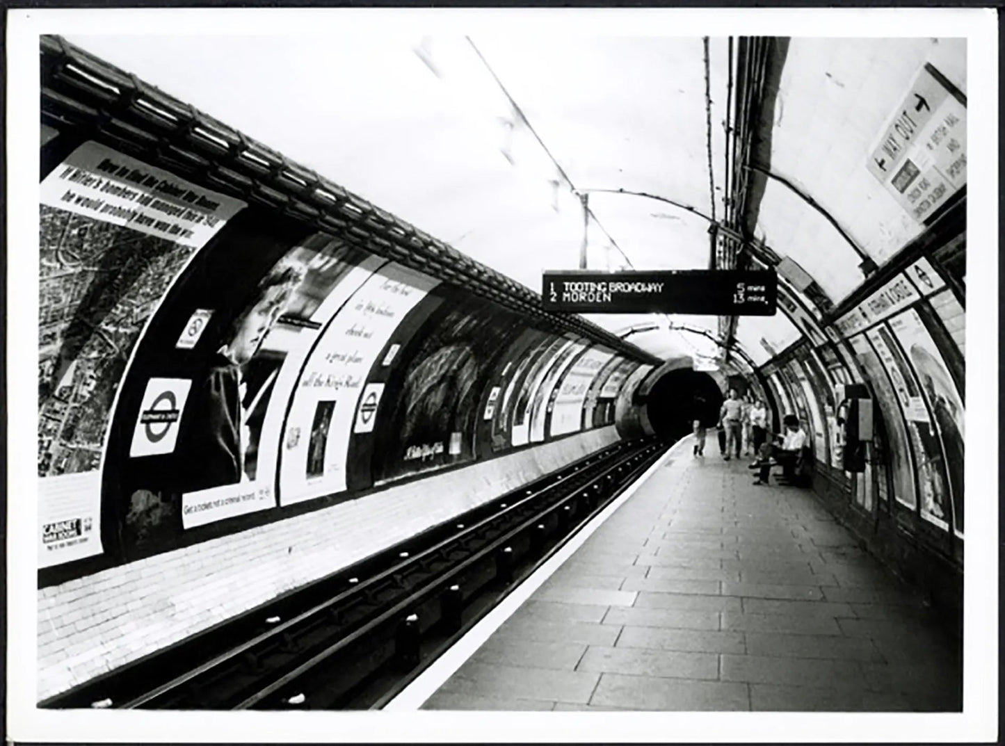Fermata di Elephant & Castle Londra anni 90 Ft 38058 - Stampa 24x18 cm - Farabola Stampa ai sali d'argento
