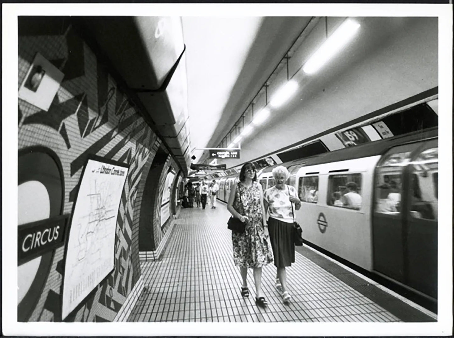 Fermata di Oxford Circus Londra anni 90 Ft 38059 - Farabola Stampa ai sali d'argento
