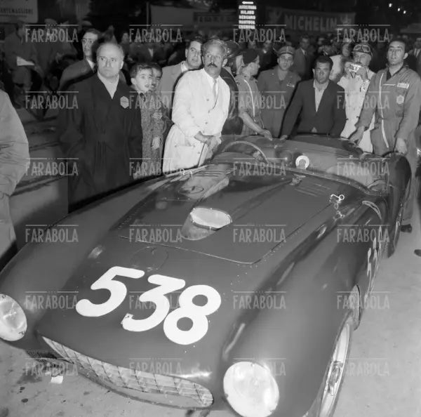Ferrari 375 Plus di Giannino Marzotto, Mille Miglia, 1954 - Farabola Immagine digitale