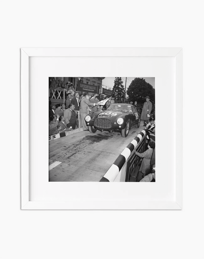 Ferrari, Mille Miglia 1953 — stampa fine art con cornice bianca