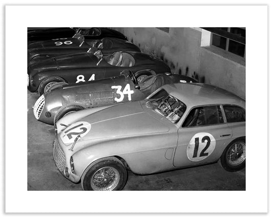 Ferrari nello stabilimento di Maranello, 1950 - Farabola Fotografia